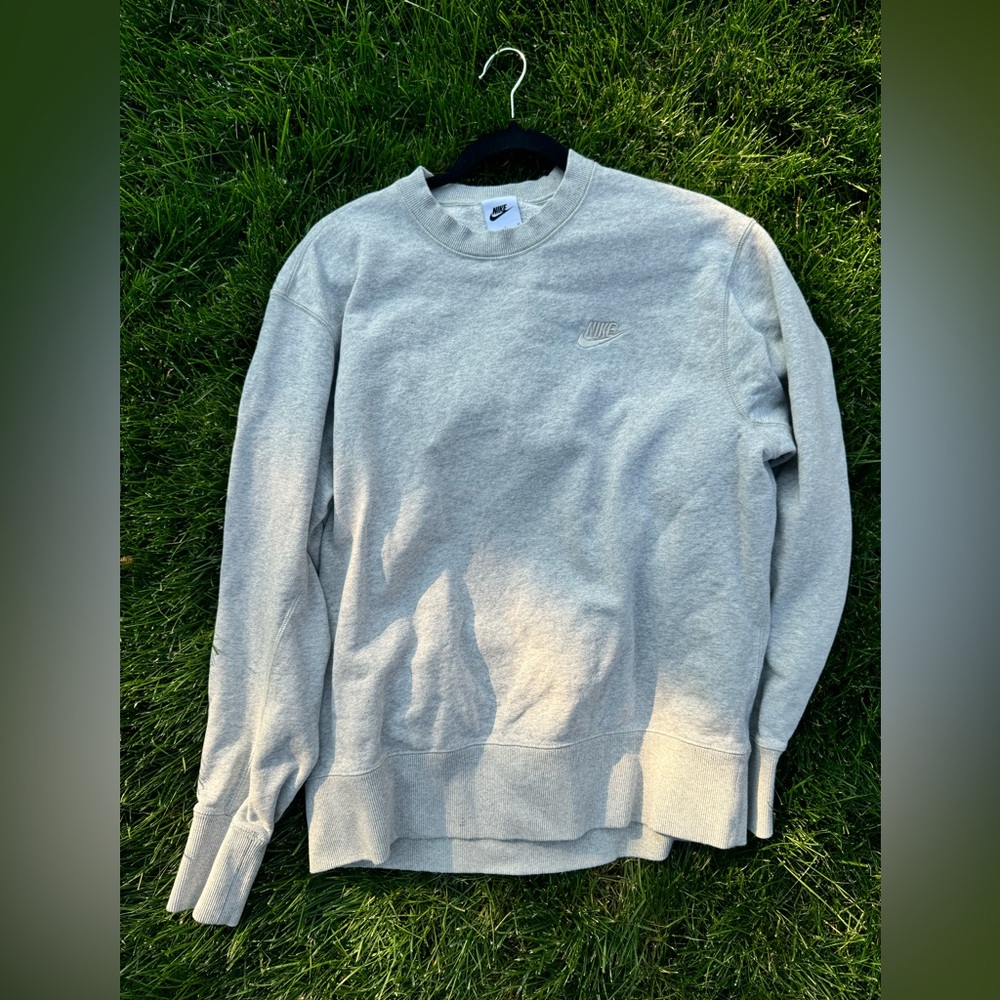 Grey Nike crew neck